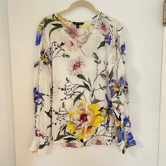 Banana Republic pretty blouse with open sleeves to elbow. Floral. Size medium - Picture 1 of 5